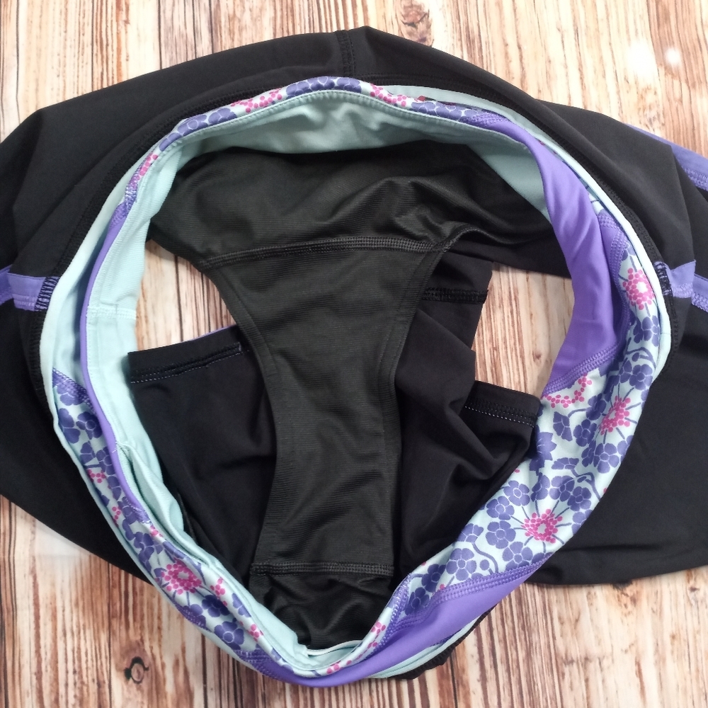 LULULEMON GROOVY RUN FLORAL SHORT BLACK/ QUILT/ POWER PURPLE, SIZE 6 - Picture 8 of 13